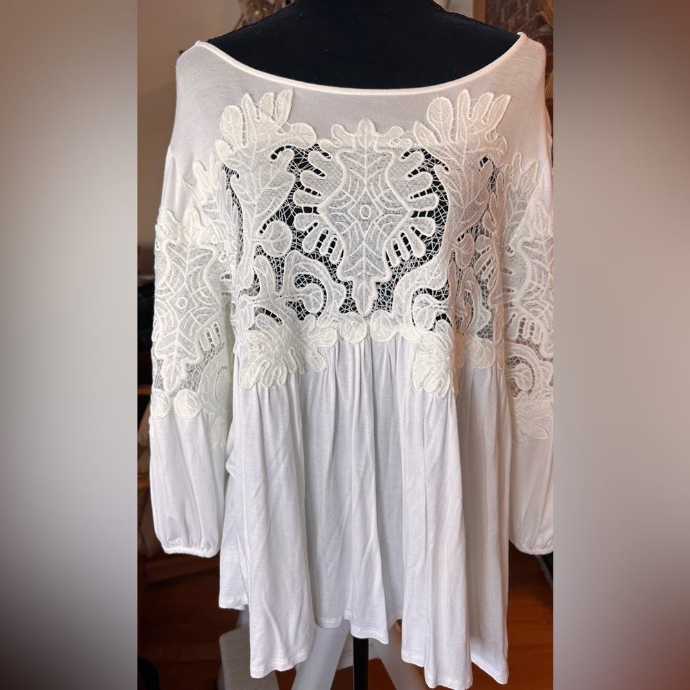 Deletta Lace Long Sleeve Top sz XL like new condition, white or teal